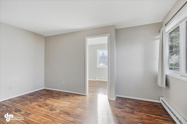 Building Photo - Charming 2BD/1BA Condo