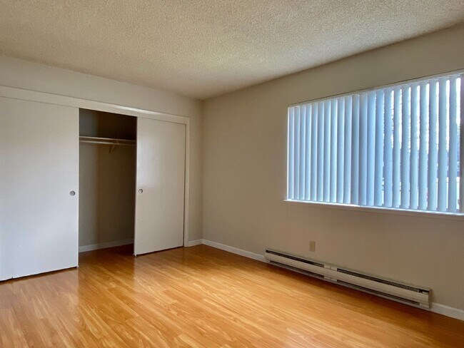 Building Photo - 4033 Hamilton Ave