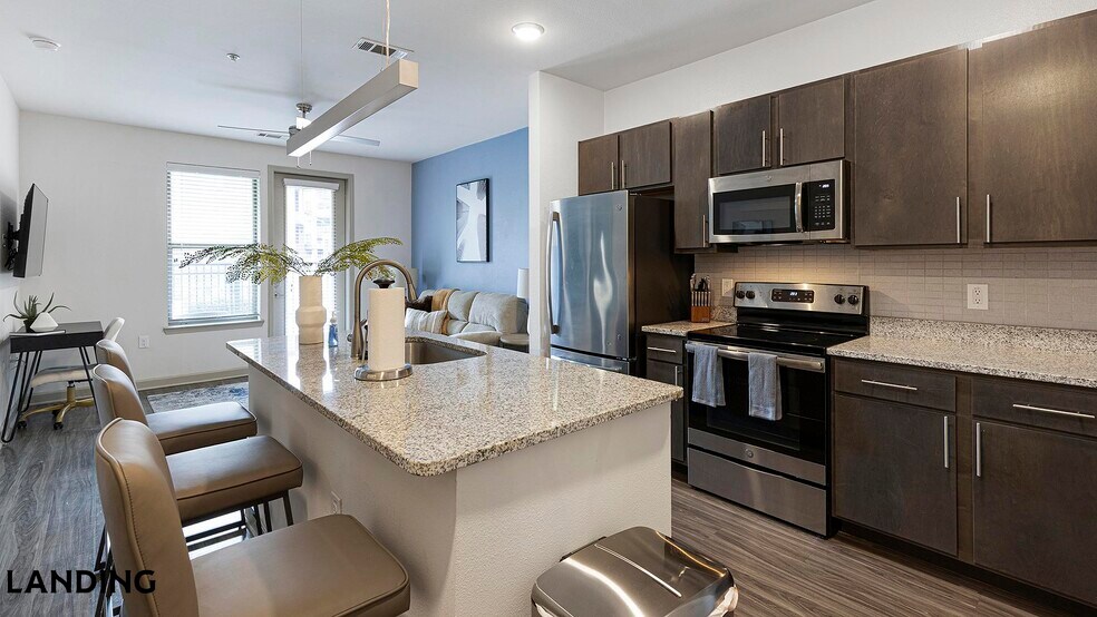 Building Photo - 2800 NE Green Oaks Blvd