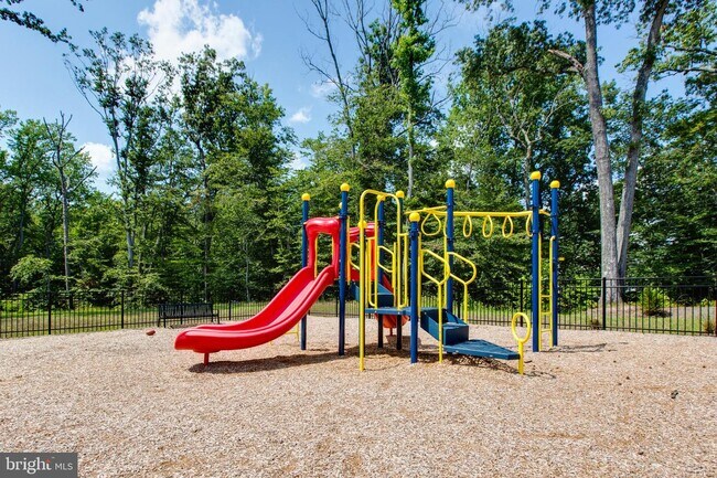 Building Photo - 2546 Buckthorn Dr