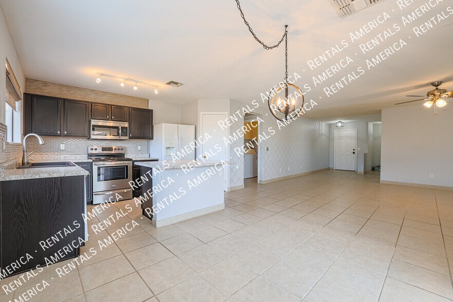 Building Photo - 1324 S Mosley Ct