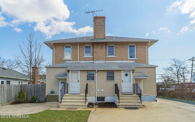 Building Photo - 34 Bridge Ave