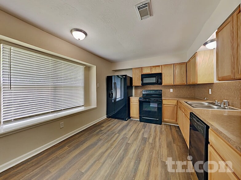 Building Photo - 12211 Haroldson Forest Dr