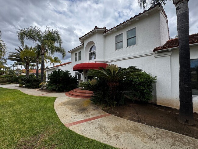 Building Photo - Custom Estate