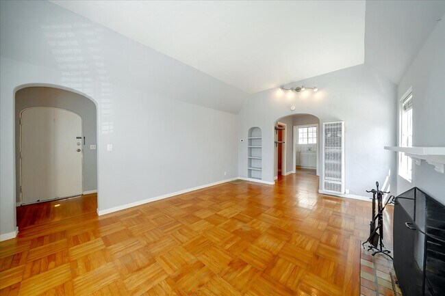 Building Photo - 3 Winchester Pl