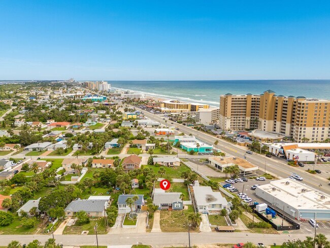 Building Photo - Welcome to the World's Most Famous Beach