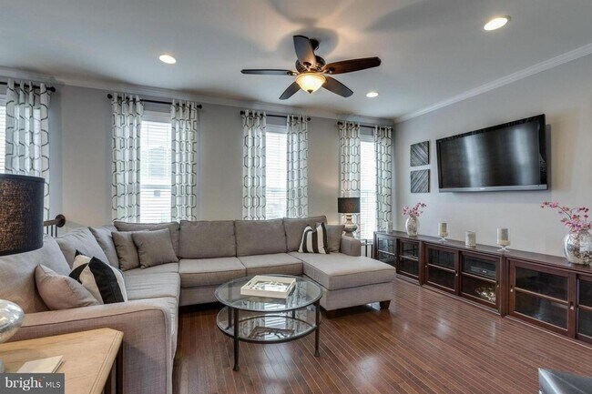 Building Photo - Charming 3BR Townhome in Aldie