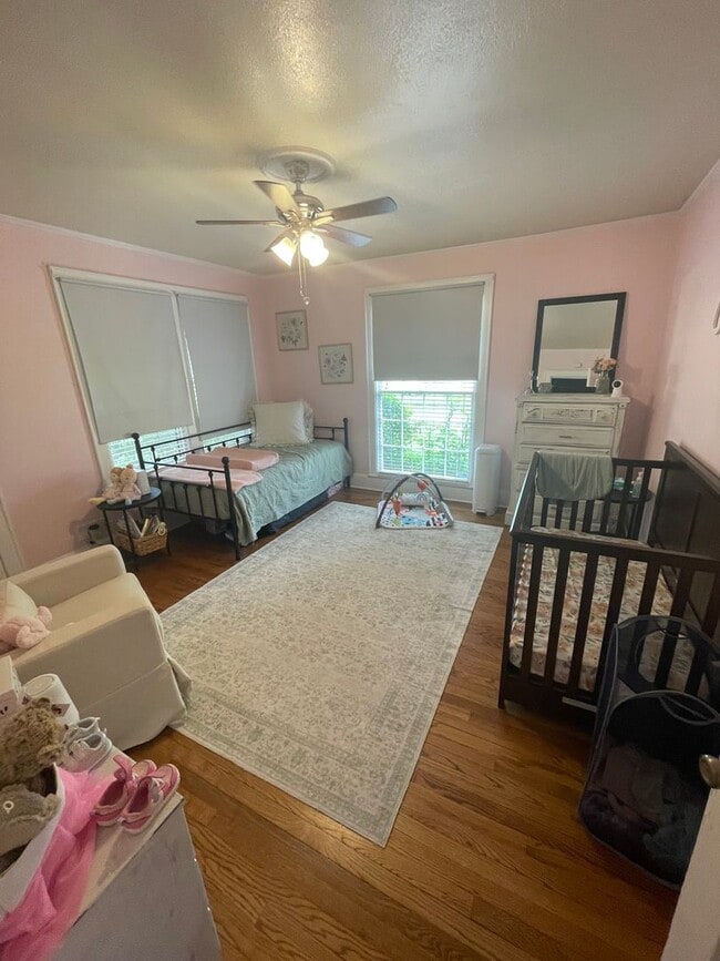 Building Photo - Spacious South Highlands 2 Bedroom Home with flex rooms!