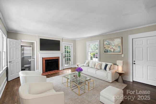 Building Photo - 904 Edgewood Cir