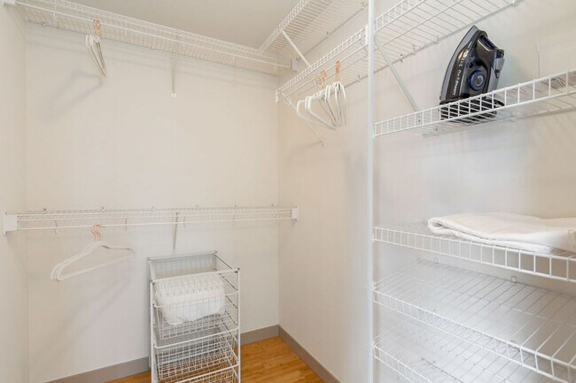 Building Photo - 1916 E Spruce St