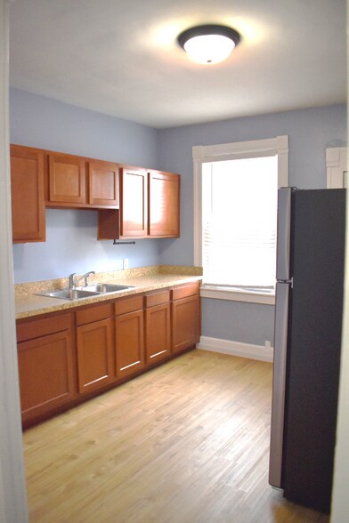 Building Photo - 6011 37th Ave