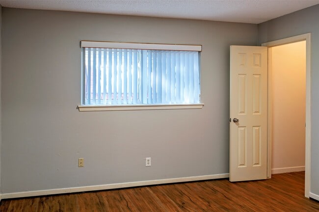 Building Photo - 408 Travis St