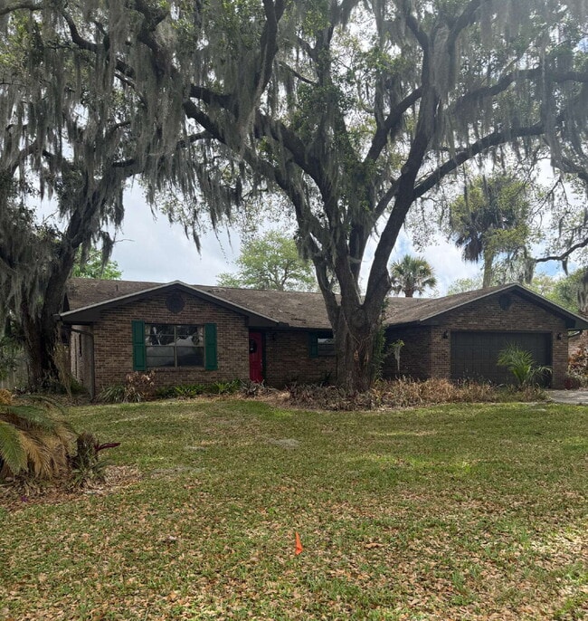 Building Photo - Furnished 3-Bedroom Pool Home