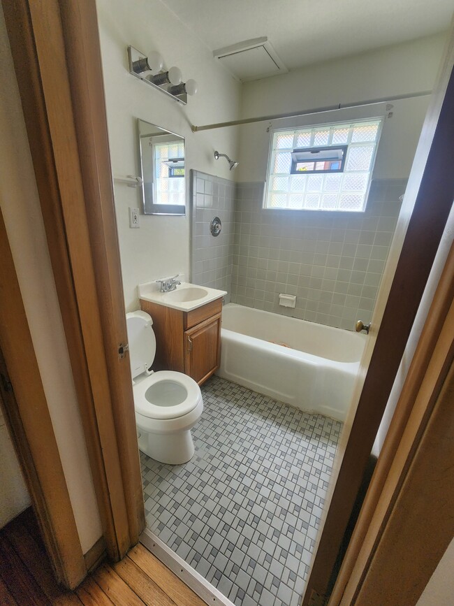 Building Photo - 3235 S 48th St