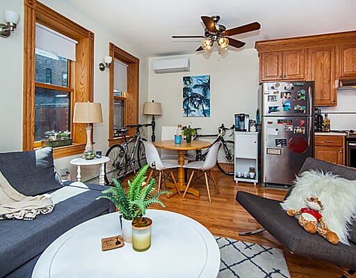 Building Photo - 137 Charles St