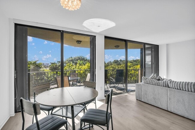 Building Photo - 859 Jeffery St