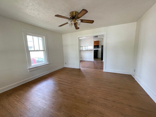 Building Photo - 1226 Edward Dr