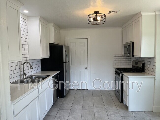 Building Photo - 4326 S Owasso Ave