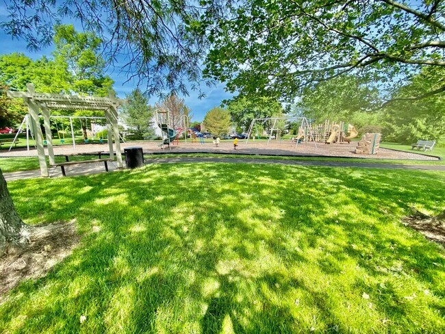 Building Photo - 1616 Windsor Ct