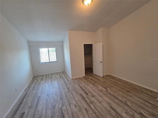 Building Photo - 1854 Foxhall Cir