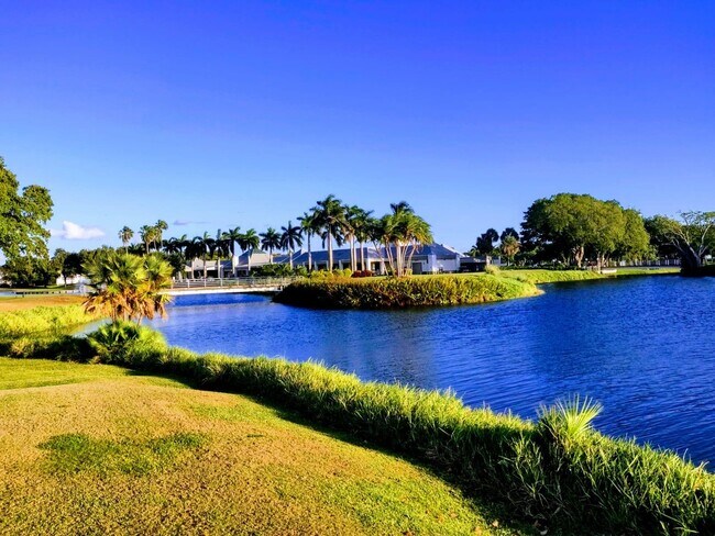 Building Photo - 1904 Bermuda Cir