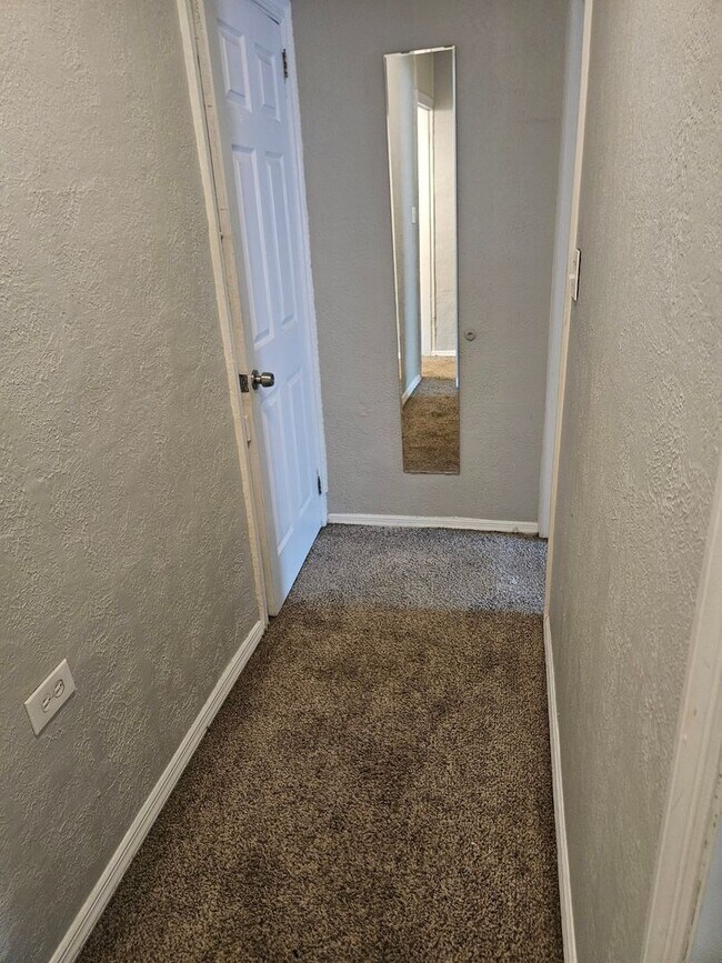 Building Photo - Central Location, Private Deck, In Unit W/...