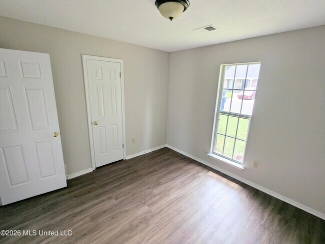 Building Photo - 3426 Laurelwood Dr