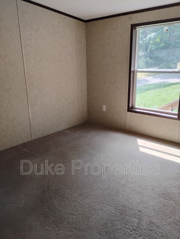 Building Photo - 29 Maple Dr