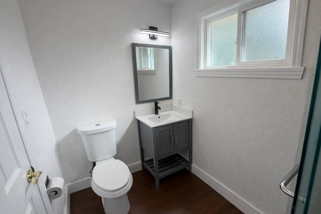 Building Photo - 3 bed 2 Bath Home Recently renovated single-family home in Fairfield,