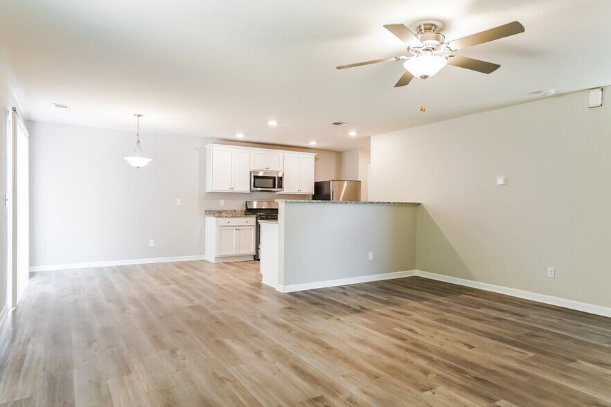 Building Photo - 301 Rustling Way