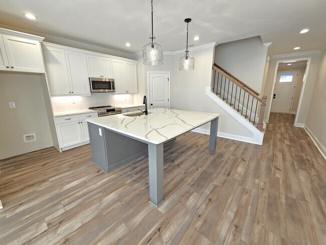 Building Photo - 411 Perry Ave