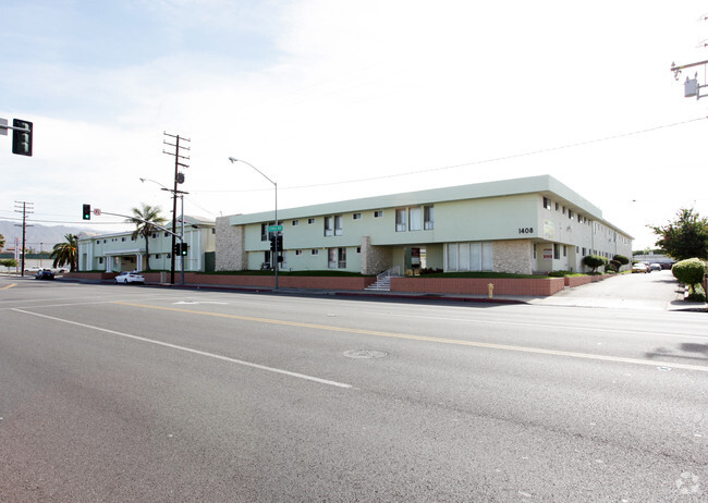 Primary Photo - South Pointe Apts