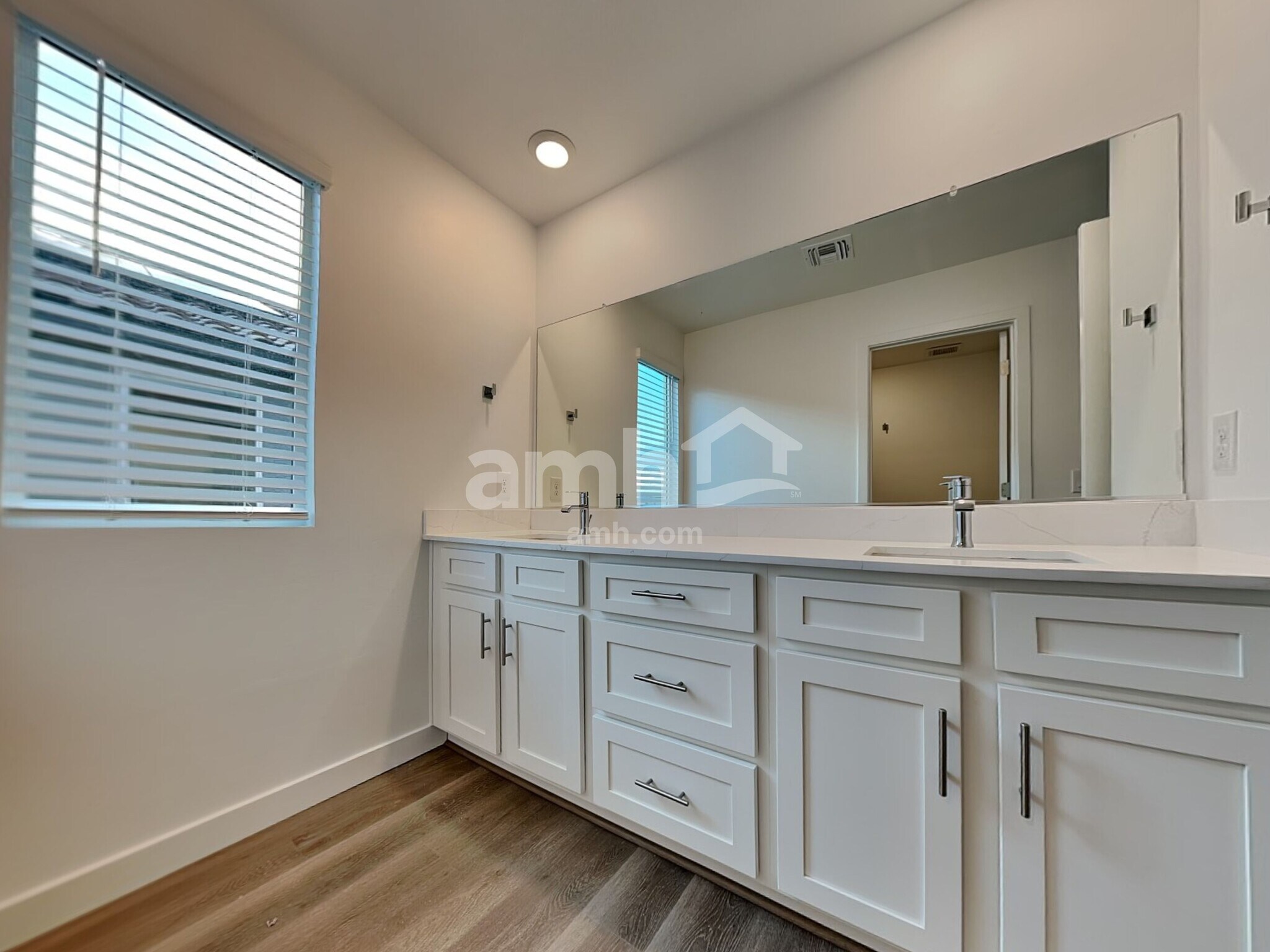 Building Photo - 9629 E Friedel Dr