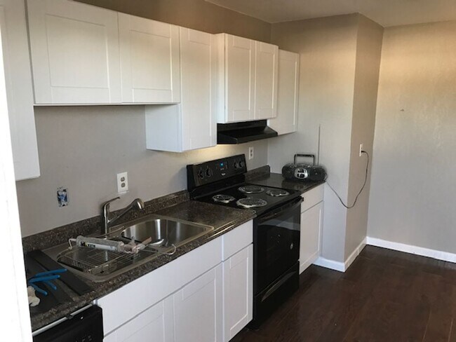 Building Photo - 859 Meadowlark Circle