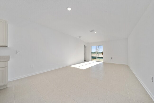 Building Photo - 3146 Totem Rd