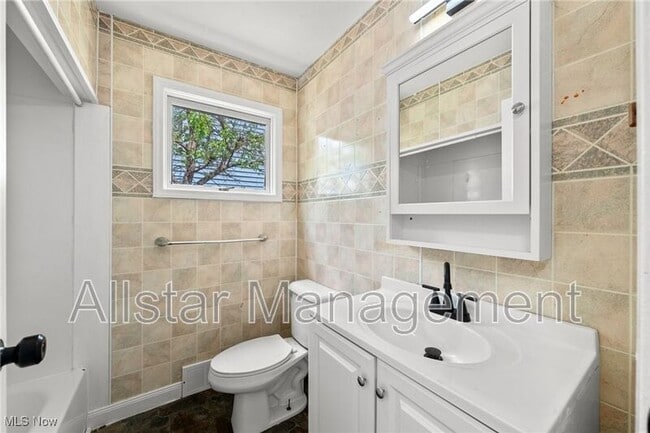 Building Photo - 1619 Struble Ave NE