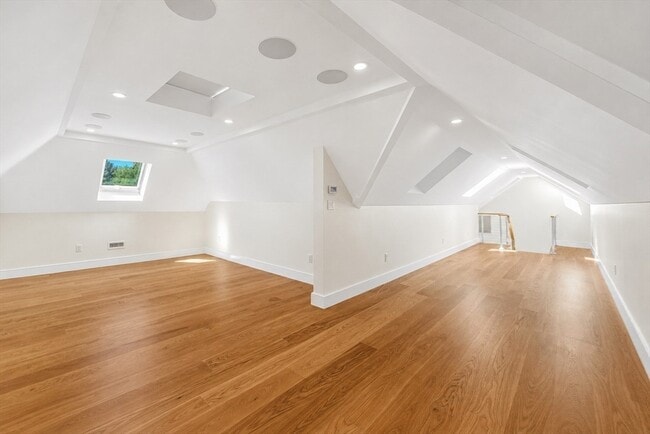 Building Photo - 59 Fresh Pond Ln