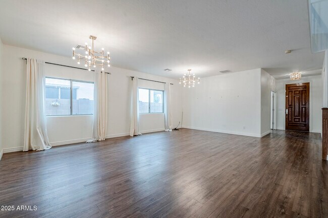 Building Photo - 2744 E Donato Dr
