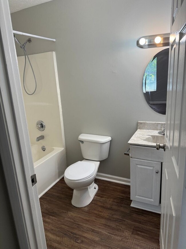 Building Photo - Charming 3 bedroom 2 bath bungalow- brand new refrigerator!