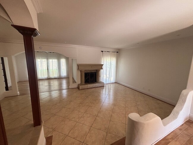 Building Photo - 4074 Old Topanga Canyon Rd