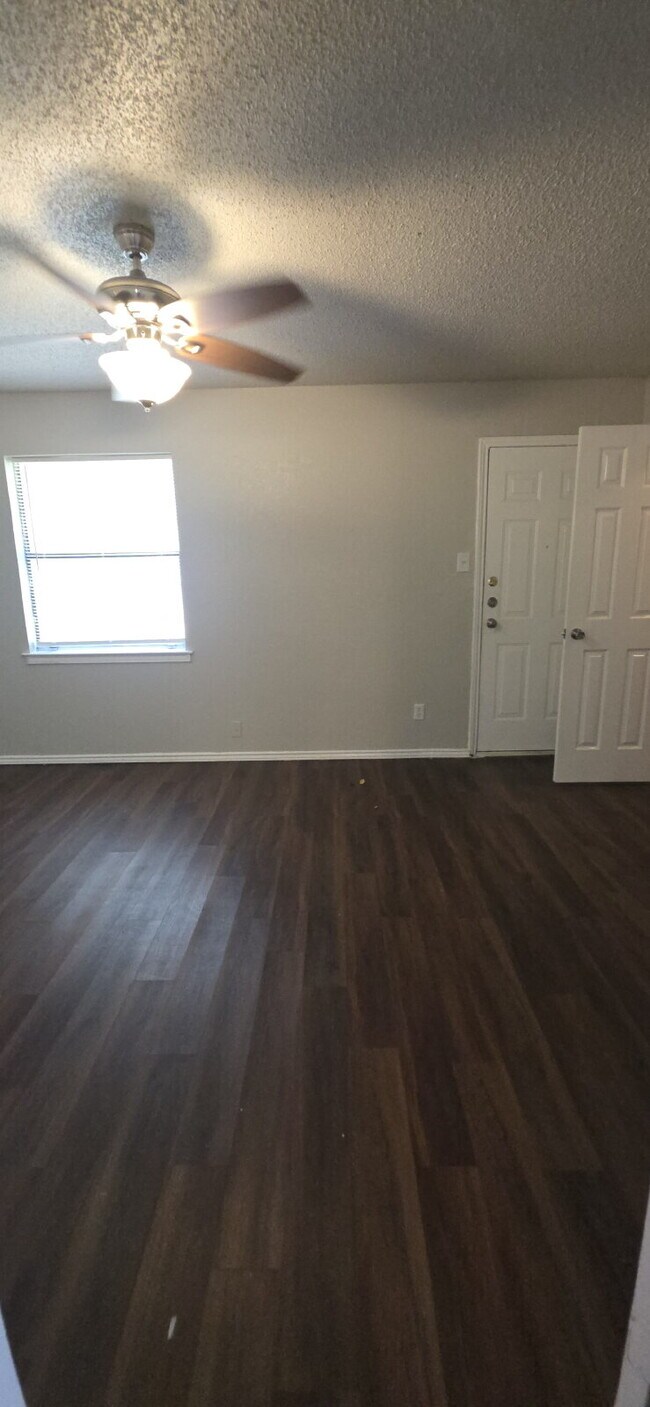 Building Photo - Move In Special of 1/2 OFF 1st Month Rent - Welcome to this beautifully updated duplex!!!