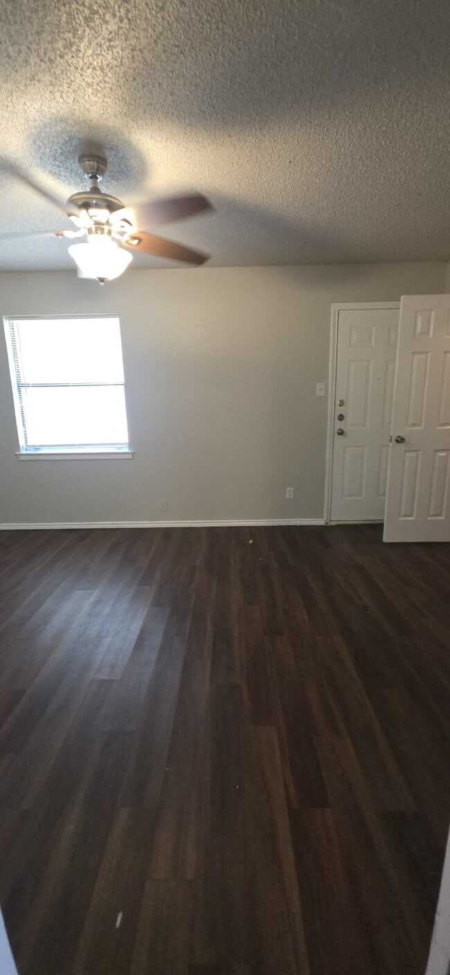 Building Photo - Welcome to this beautifully updated duplex!!!