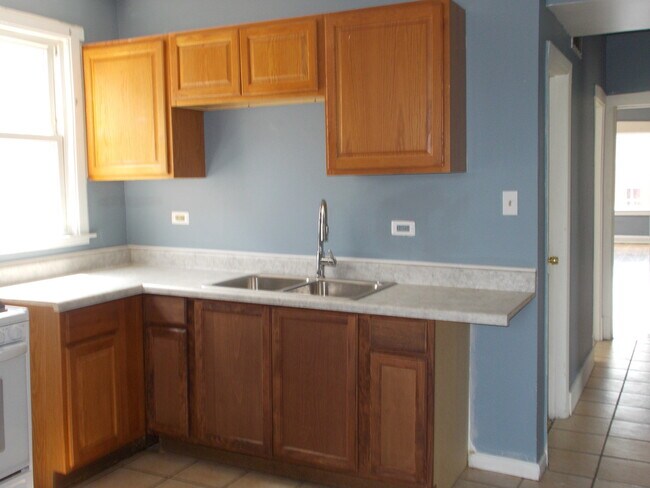 Building Photo - 5931 S Campbell Ave