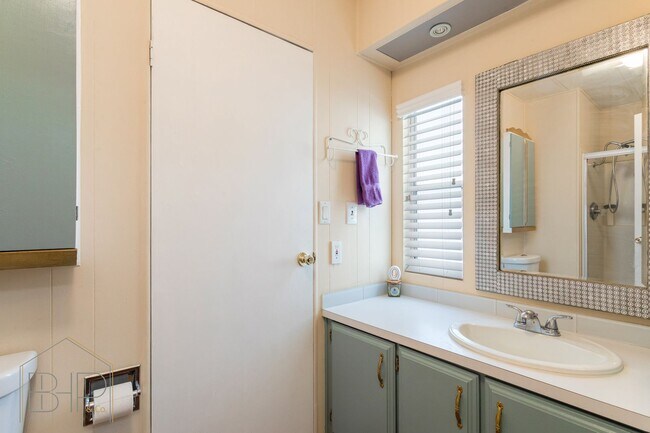 Building Photo - 55+ Senior Community~ 2 bed/2 bath with Am...