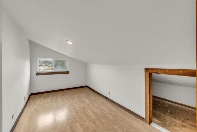Building Photo - Prospector Townhome