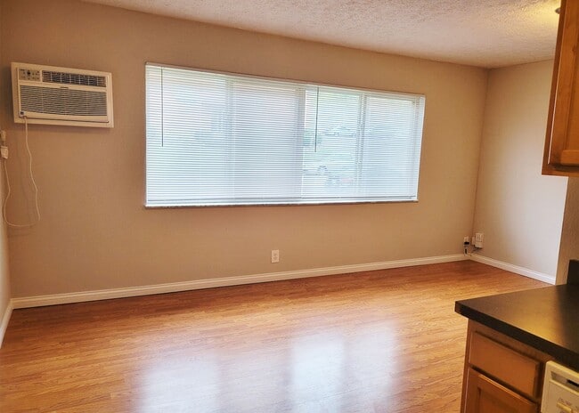 Building Photo - 563 Lowell Ave