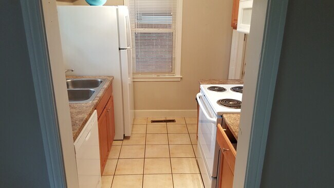 Building Photo - 13660 Manhattan St