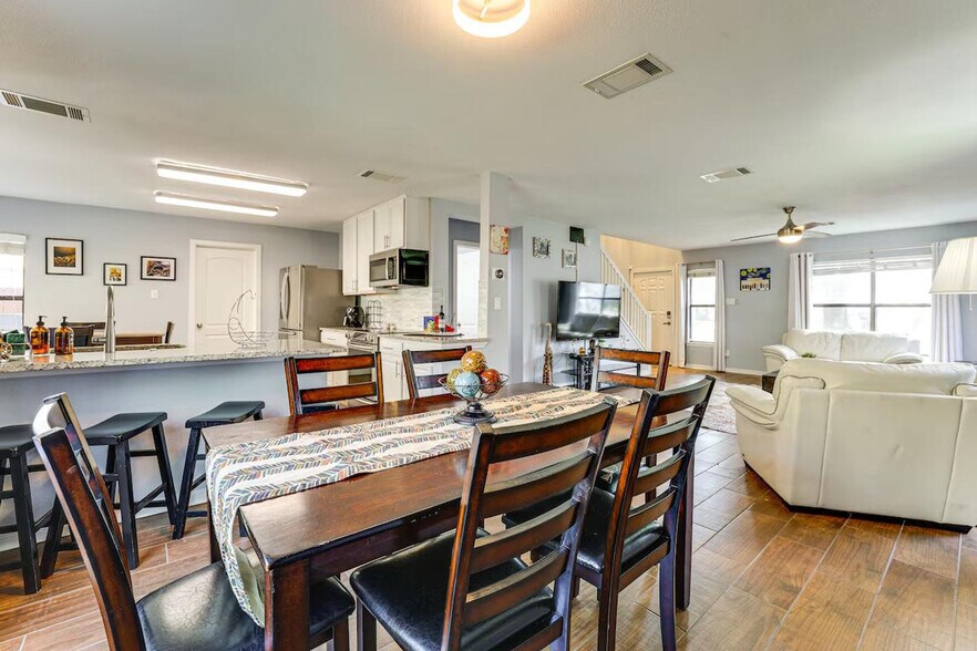 Building Photo - 1122 Gruene Rd