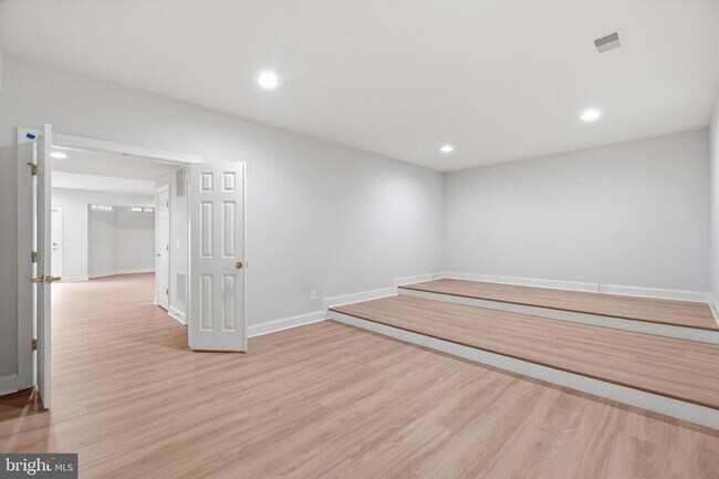 Building Photo - 5285 Meadow Estates Dr