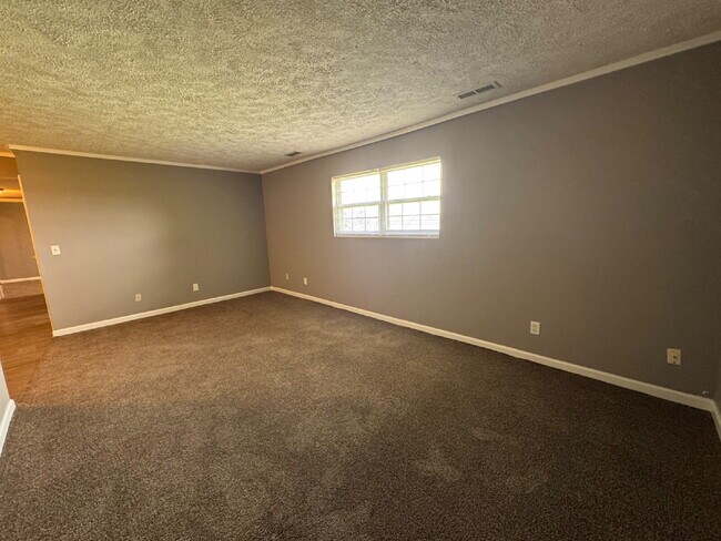 Building Photo - Easy Like Sunday Morning — Comfortable 2 Bed Apartment in Pawnee